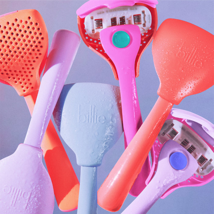 Discover the DreamPop collection by billie: a colorful variety of 5-blade women’s razors featuring pastel handles in pink, purple, and blue on a light purple background. Complete with overlapping razor heads and handles, they pair perfectly with a chic magnetic travel case for easy packing.