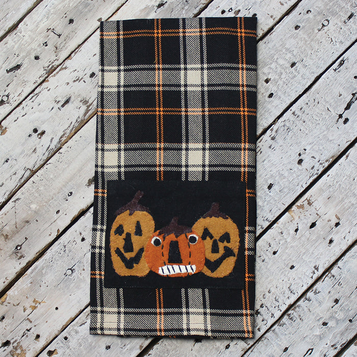 Jack-o-lanterns Towel Towel - Interiors by Elizabeth