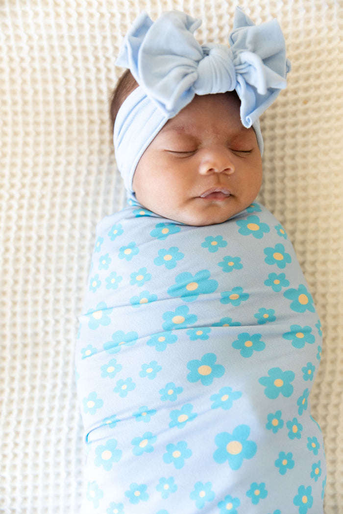 LIGHT BLUE DAISY | SWADDLE