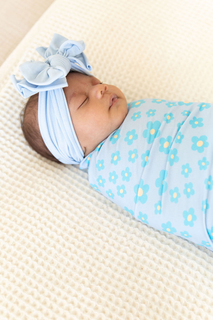LIGHT BLUE DAISY | SWADDLE