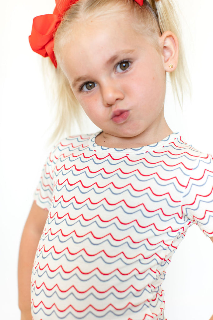 PATRIOTIC WAVES | SHORT SLEEVE