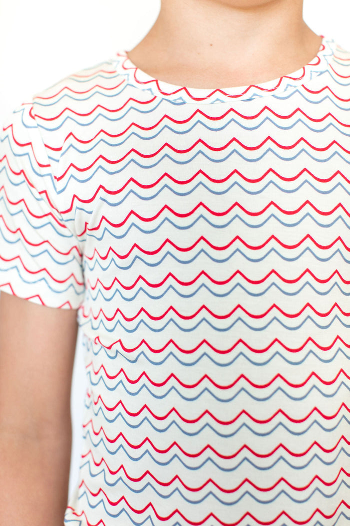 PATRIOTIC WAVES | SHORT SLEEVE