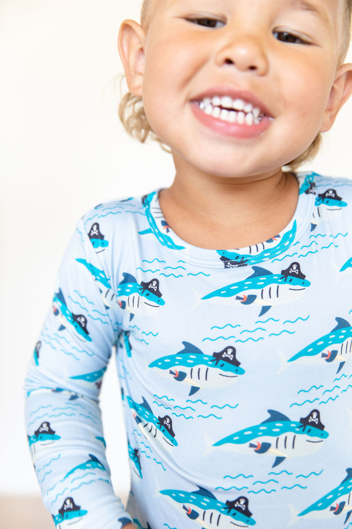 PIRATE SHARK | LONG SLEEVE