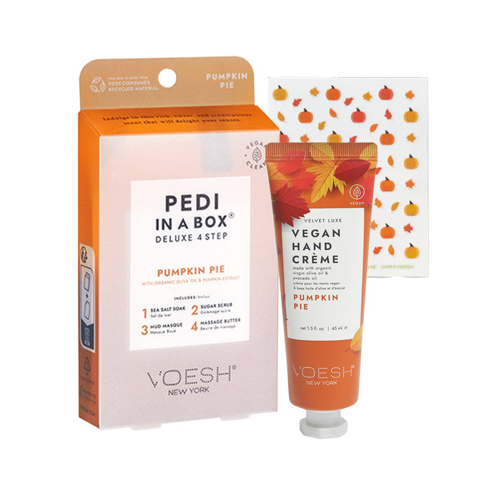 VOESH New Yorks Pumpkin Pie Duo with Nail Stickers offers a cozy autumnal touch. Complete with a vegan body & hand crème and adorned with pumpkin and leaf designs, its packaged in a charming box decorated with pumpkin illustrations.